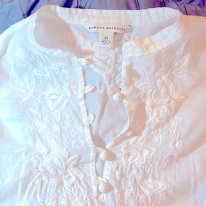 Beautifully embroidered, peasant-style, white, cotton blouse. Ban Republic. XS